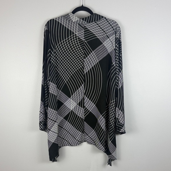 Chico's Black Button Up Asymmetrical Rosalind Graphic Grid Shirt Size 2 Blouse - Picture 10 of 10